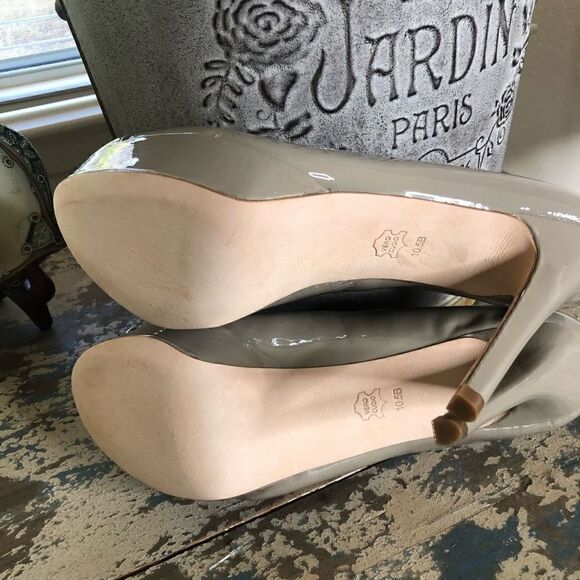 NEW Footcandy Crissy Platform Heels in Taupe Patent Leather NIB